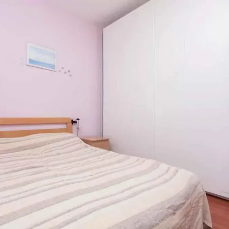 In 46700 Apartment